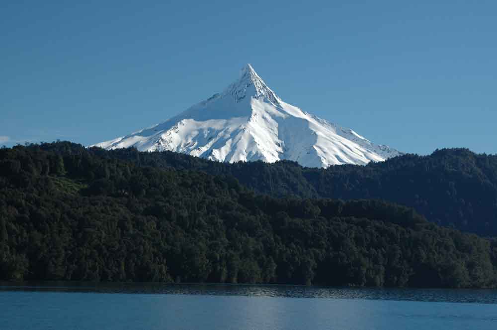65 - Chile - parque nacional Vicente Perez Rosales, volcan Puntiagudo